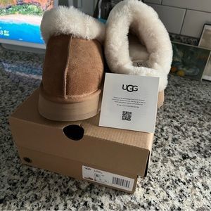 Ugg disquette size 6 never used.